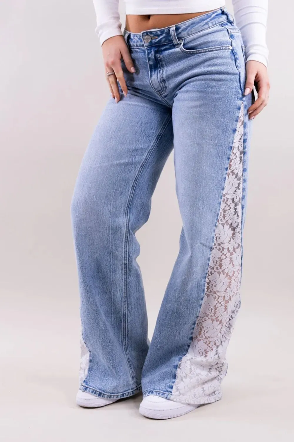 Lace-Paneled Wide-Leg Jeans - Light