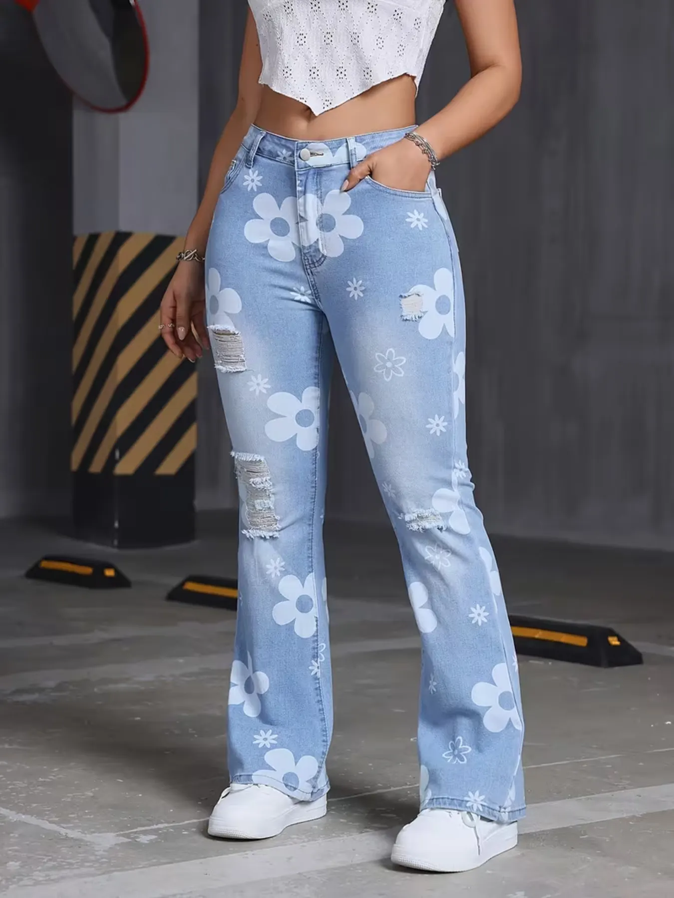 High-Waisted Floral Print Distressed Flare Jeans - Light Blue